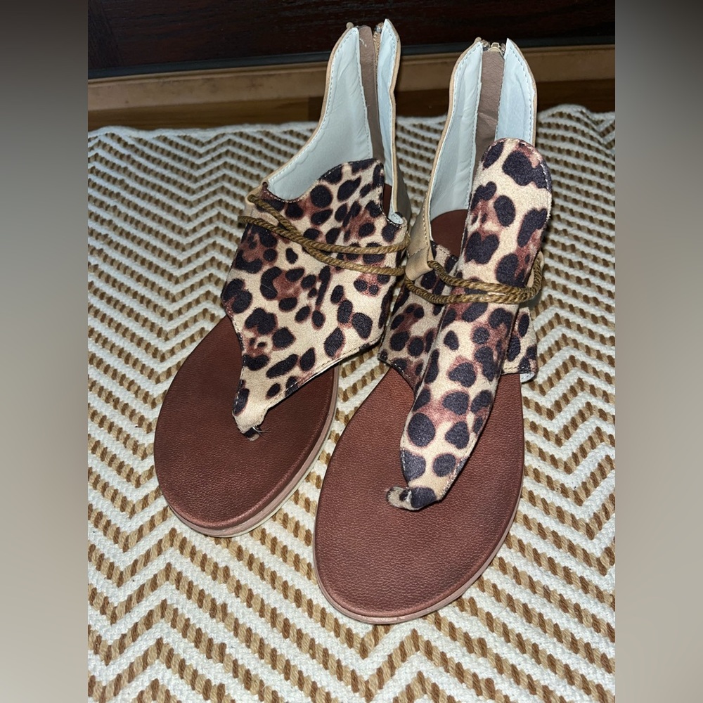 NWOT Shein size 40 cheetah print zip up back sandals